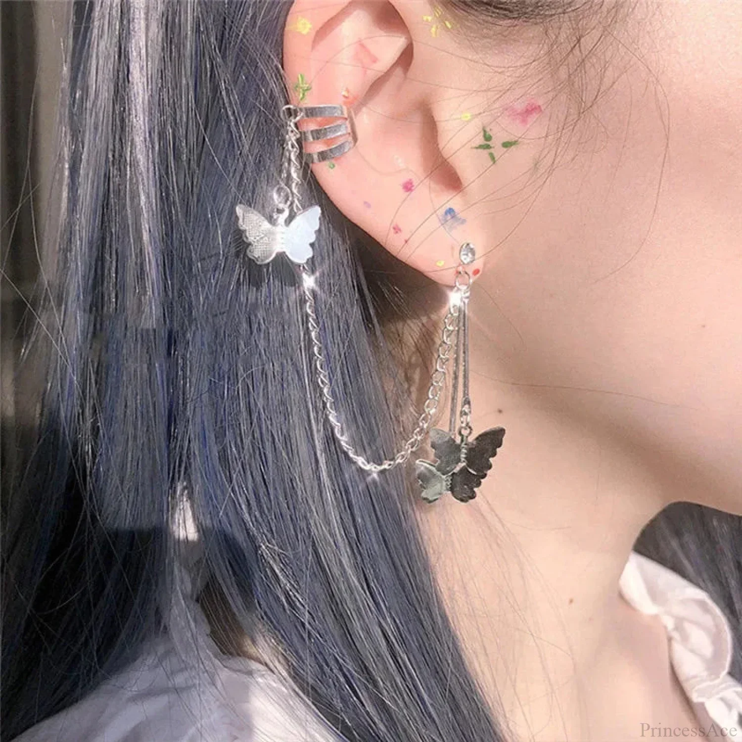 Rebel Antique Metal Cross Dark Heart Earring - Image 5