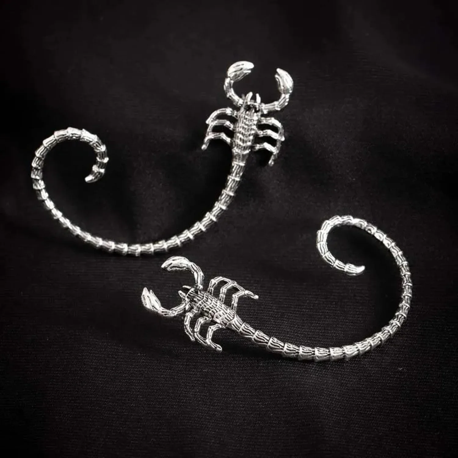 Rebellious Dark Scorpion Metallic Serpent Clip Earring - Image 10