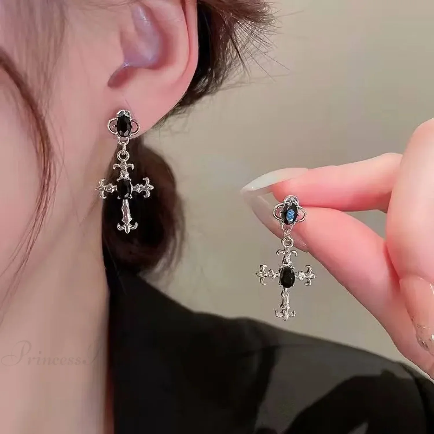 Rebellious Dark Scorpion Metallic Serpent Clip Earring - Image 2