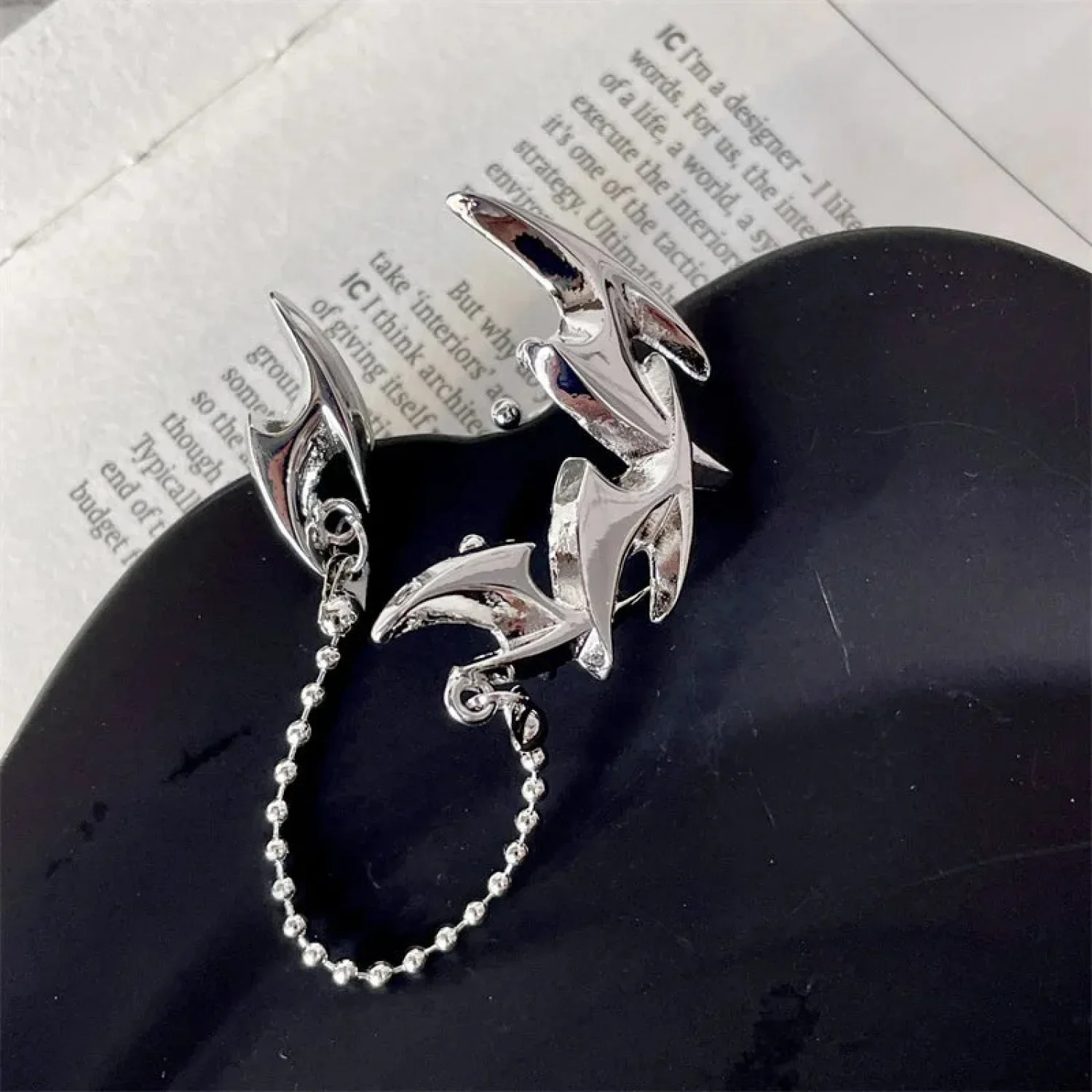 Rebellious Darts Chain Fringe Clip Stud Earring - Image 4
