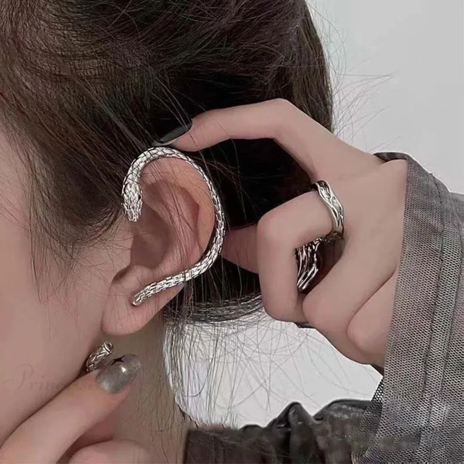 Rebellious Darts Chain Fringe Clip Stud Earring - Image 5