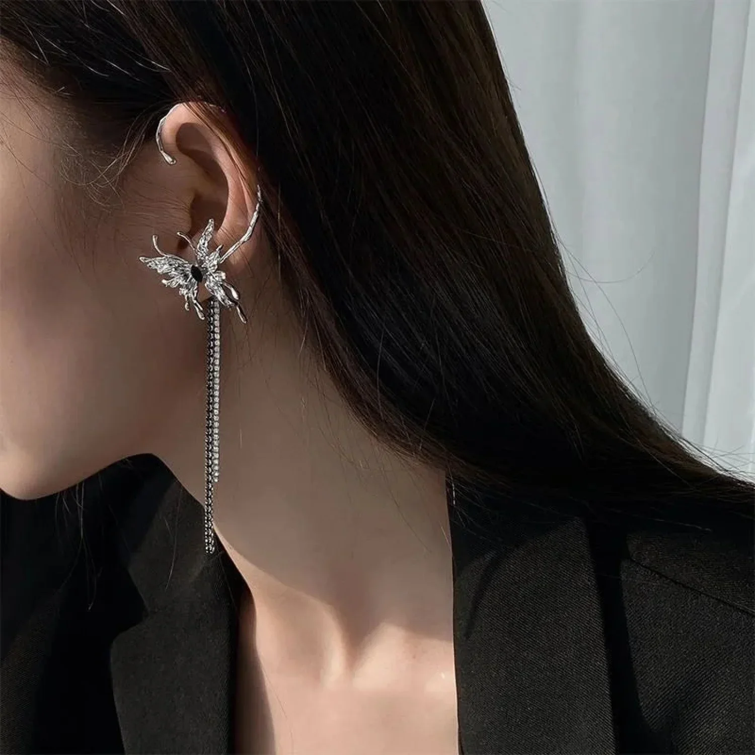 Rebellious Darts Chain Fringe Clip Stud Earring - Image 6