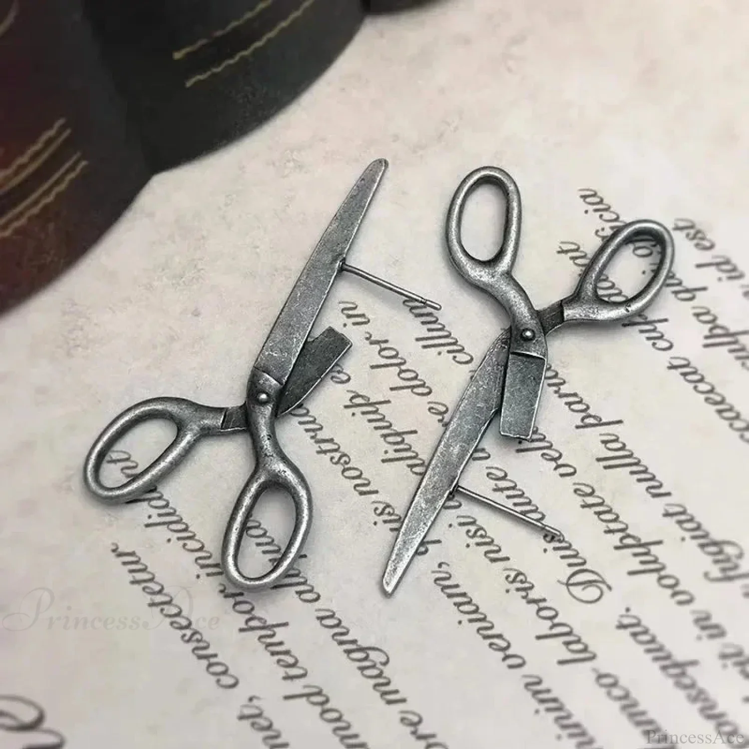 Rebellious Darts Chain Fringe Clip Stud Earring - Image 3