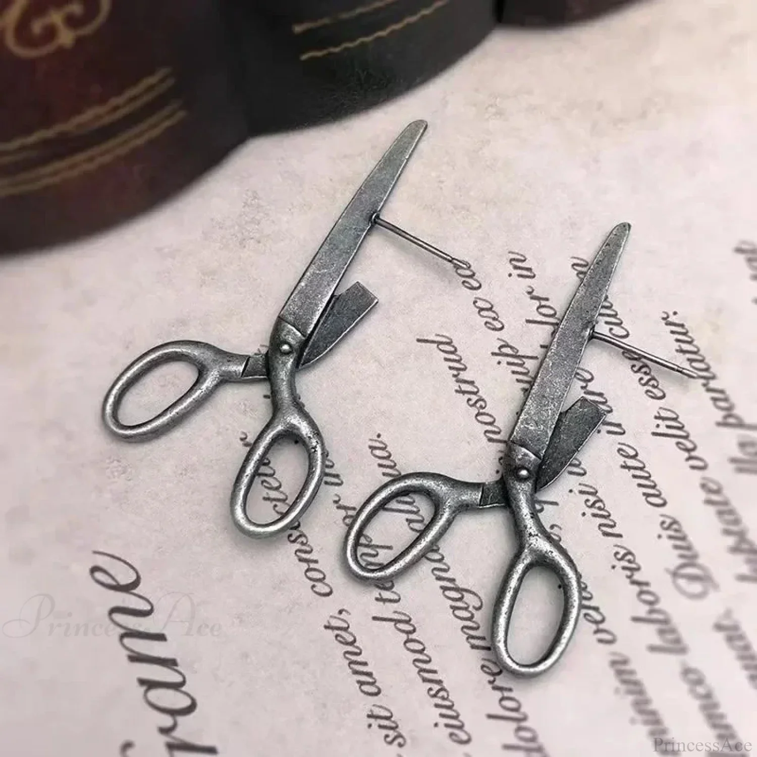 Rebellious Darts Chain Fringe Clip Stud Earring - Image 5