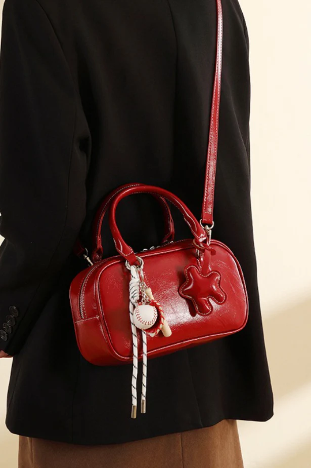 Red Charm Minimalist Retro Handbag Sleek Commuter Bag - Image 3