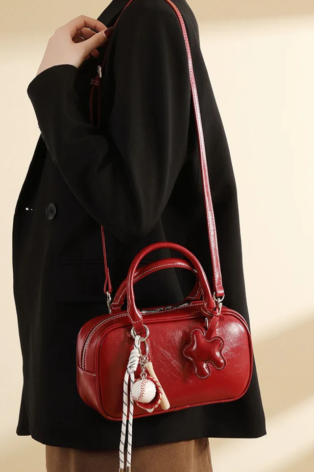 Red Charm Minimalist Retro Handbag Sleek Commuter Bag - Image 4