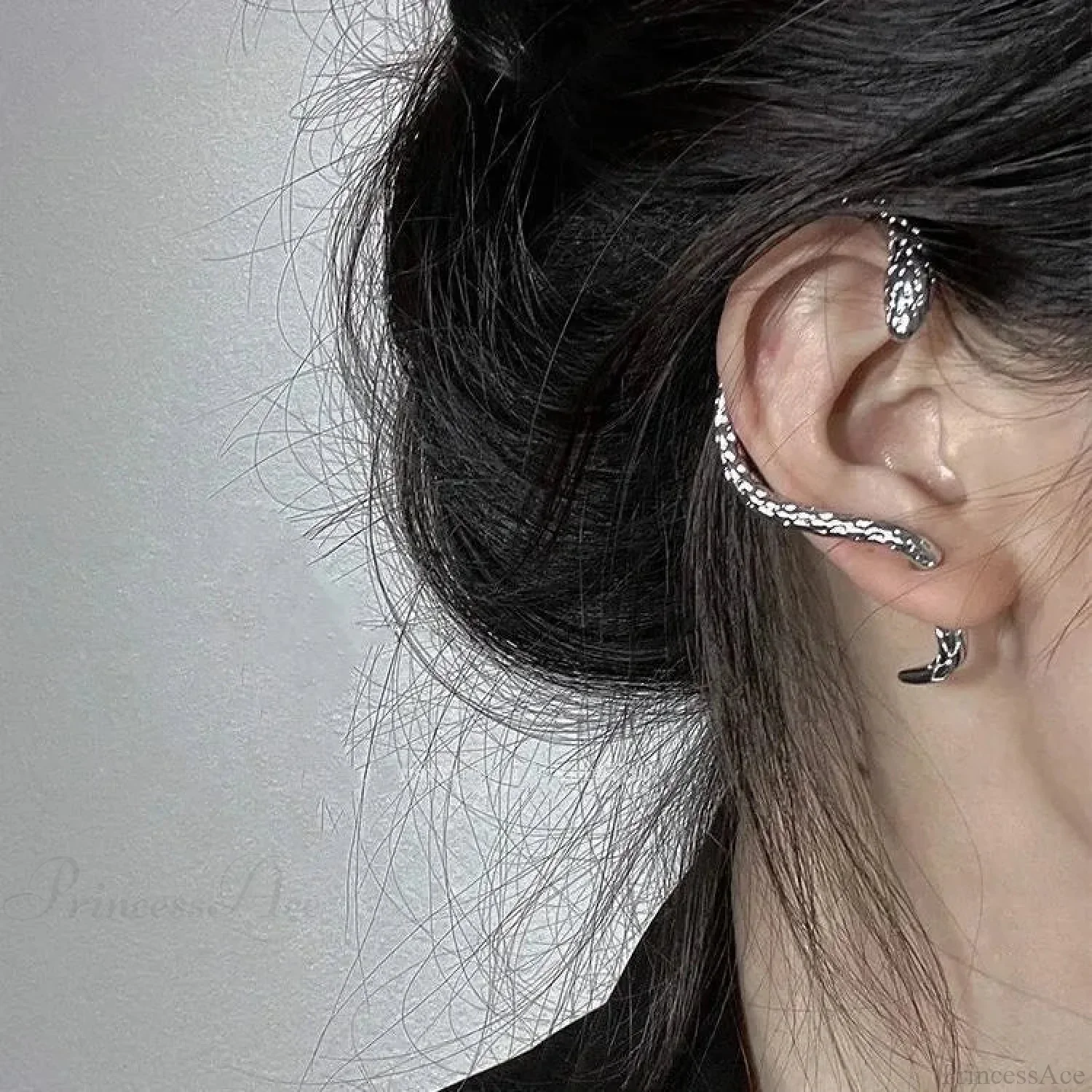 Reptile Rebellious Clasp Earring Without Piercing - Image 2