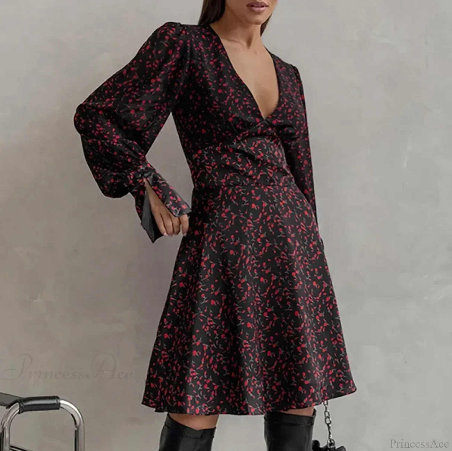 Retro Deep V Long-Sleeved Floral Dress - Image 3