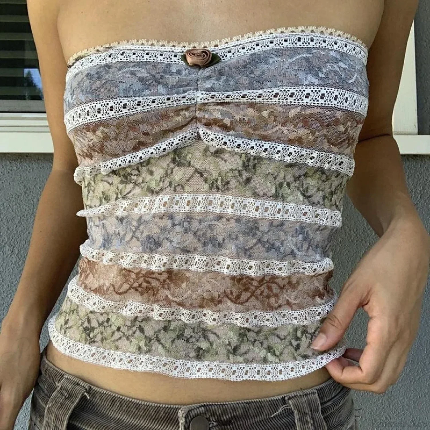Retro Lace Trim Strapless Tube Crop Top - Image 3