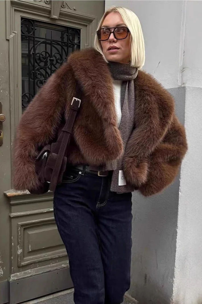 Retro Solid Color Plush Warm Short Notch Collar Coat - Image 2
