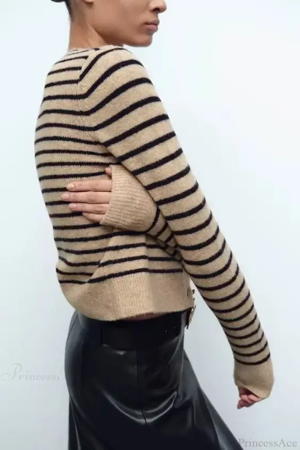 Retro Striped Printed Round Neck Cardigan - Image 4