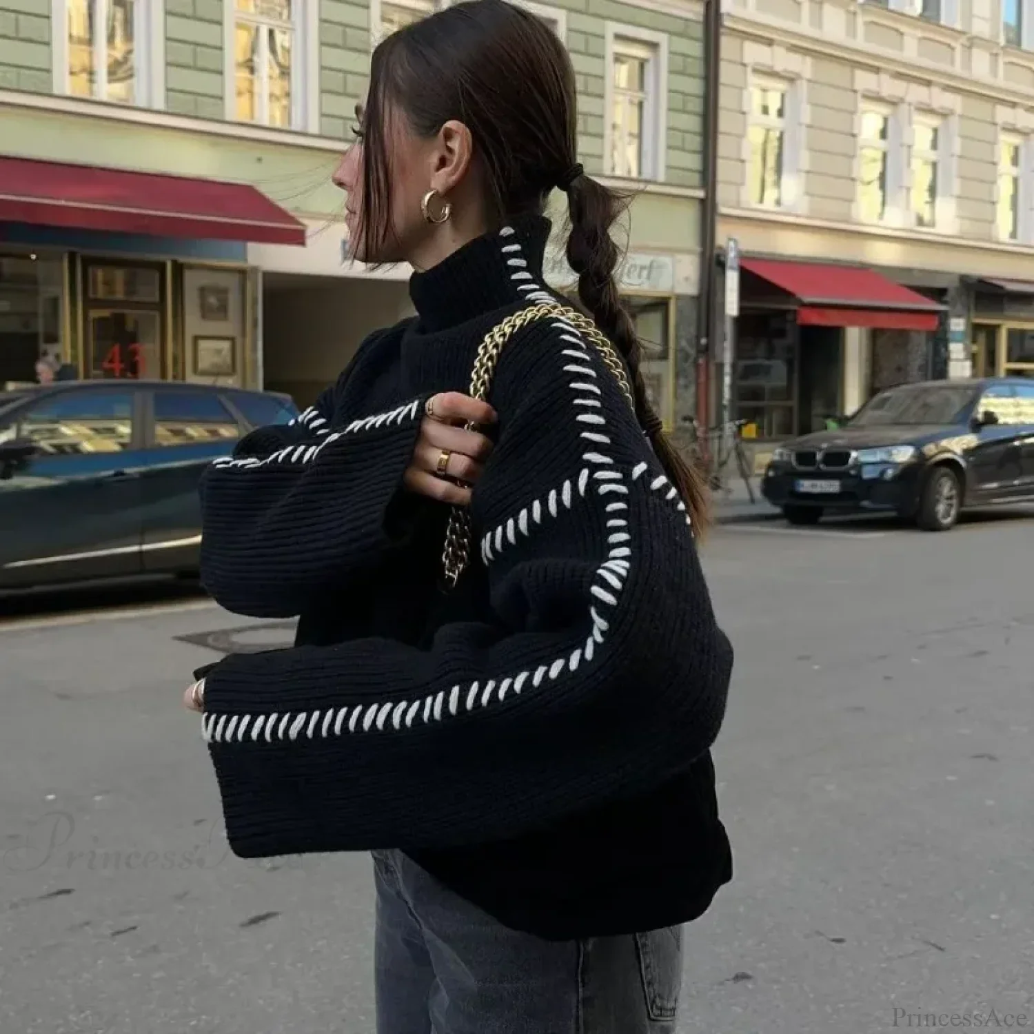 Round Neck Fashion Contrasting Color Sweater - Image 2