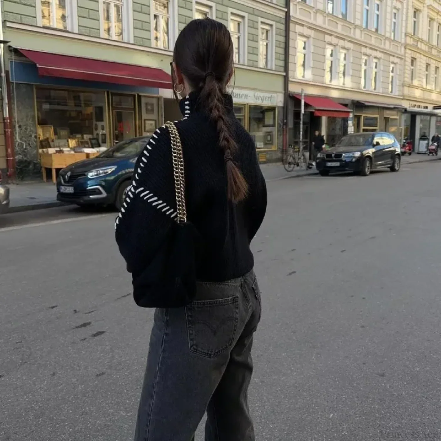 Round Neck Fashion Contrasting Color Sweater - Image 3