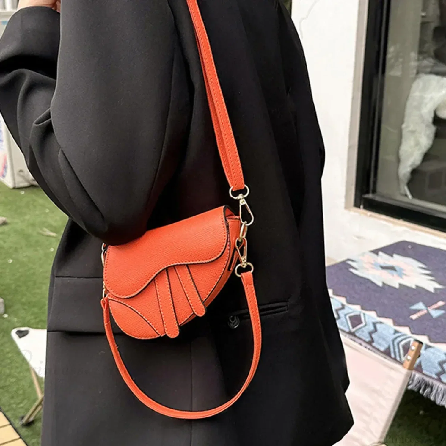 Saddle Messenger Leather Crossbody Shoulder Handbag - Image 4