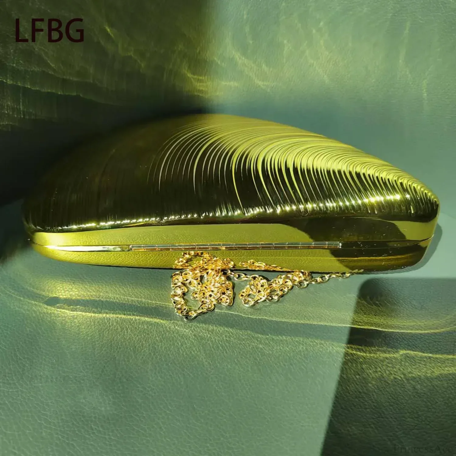 Shell Shaped Acrylic Purse Clutch Bag with Gold Chain - Image 3