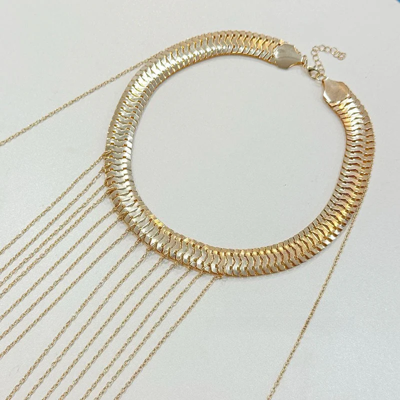 Sleek Gold Tassel Sexy Body Chain - Image 3