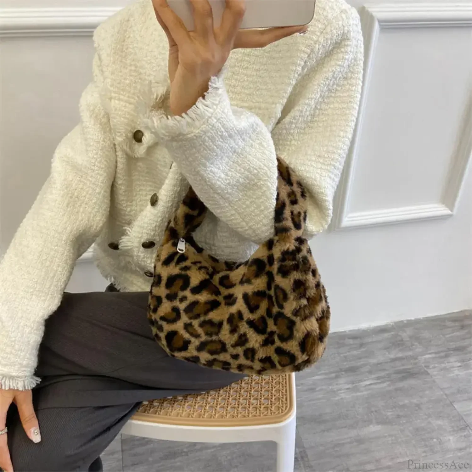 Soft Plush Leopard Pattern Shoulder Tote Handbag - Image 3