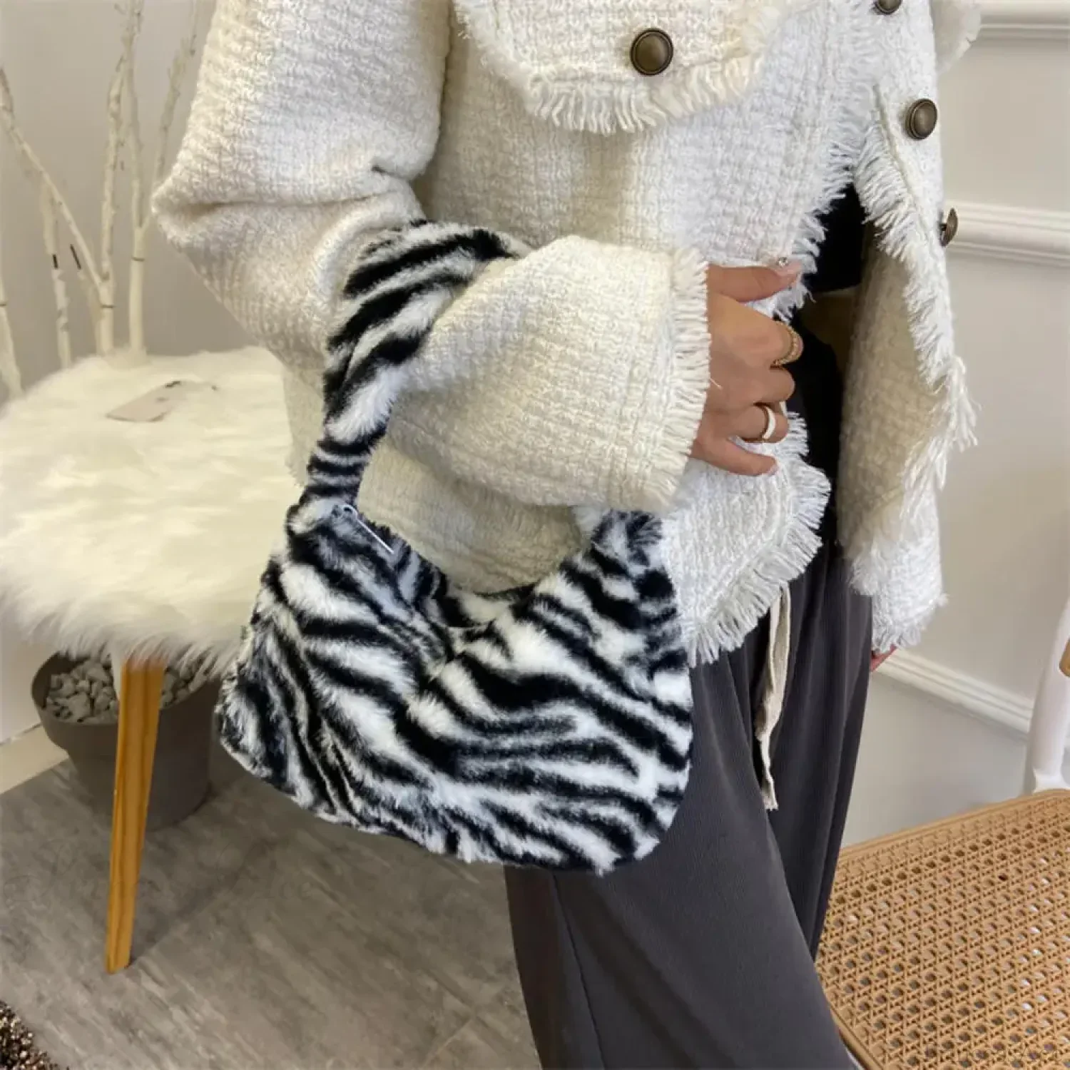 Soft Plush Leopard Pattern Shoulder Tote Handbag - Image 5