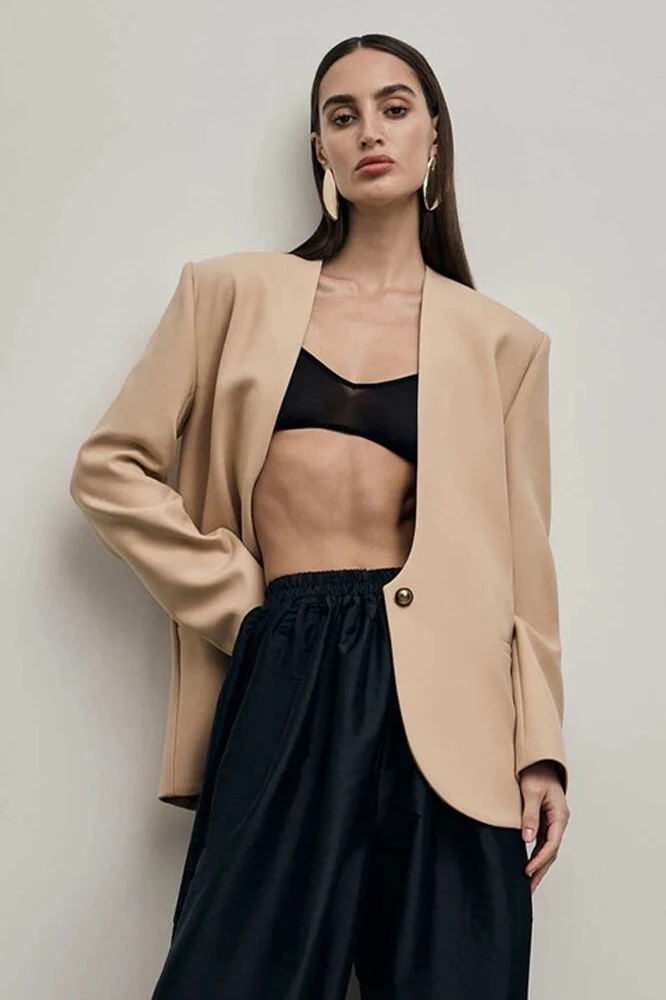 Solid Fitted Single-Breasted Regular Shoulder Blazer