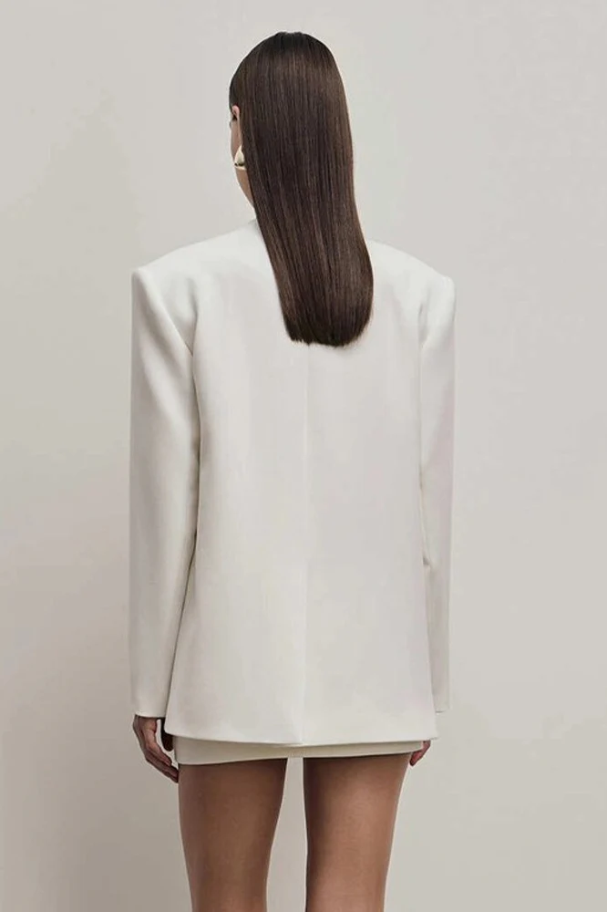 Solid Fitted Single-Breasted Regular Shoulder Blazer - Image 7