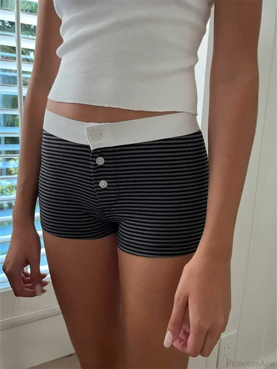 Solid Heart Print Elastic Short - Image 4