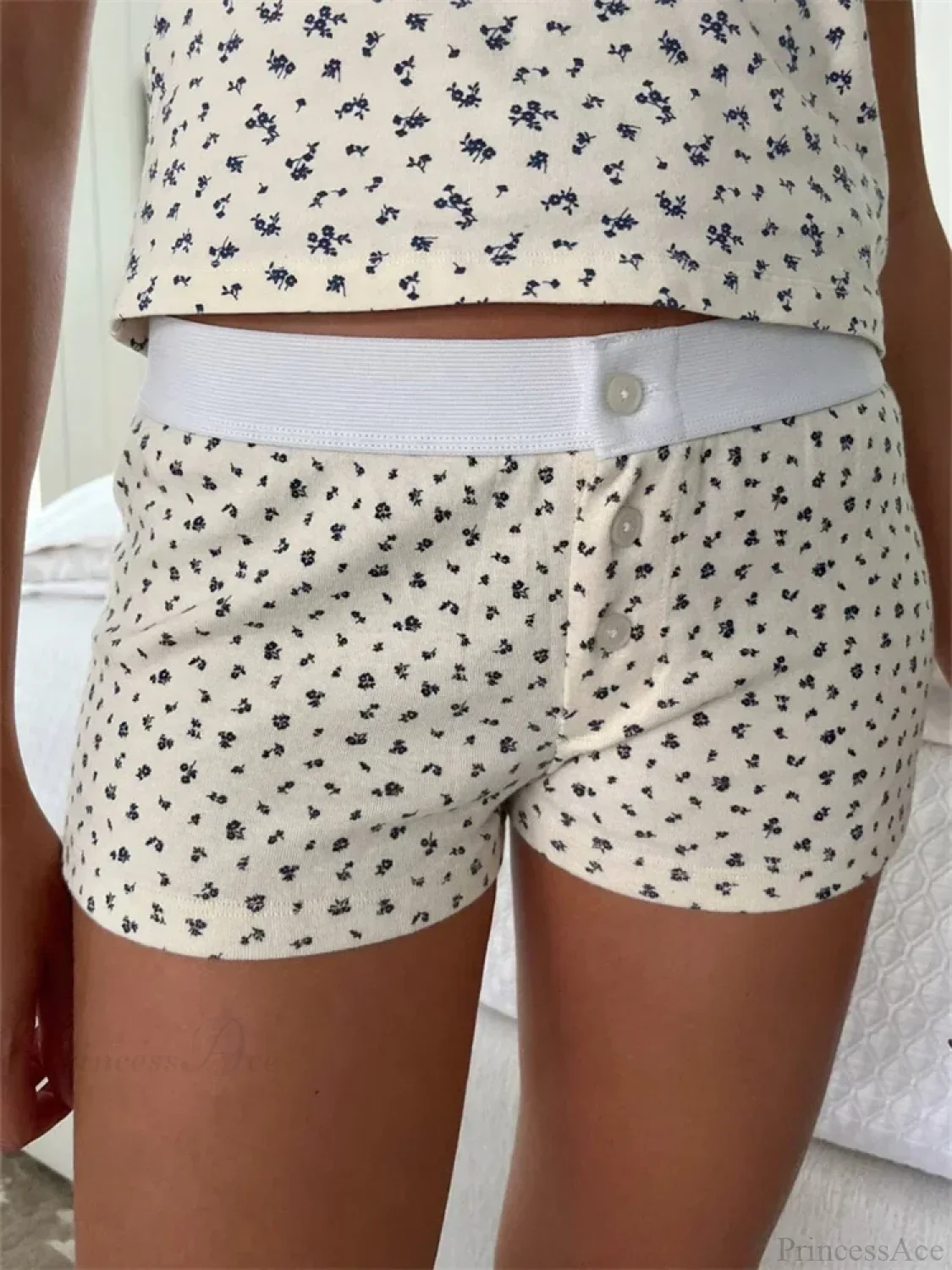 Solid Heart Print Elastic Short - Image 6
