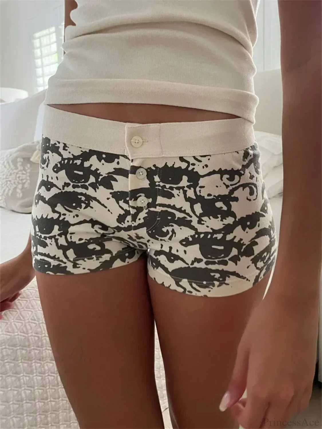 Solid Heart Print Elastic Short - Image 7