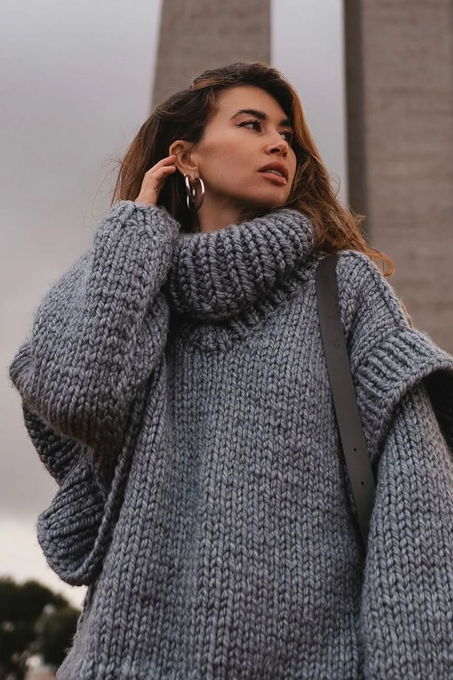 Solid Patchwork Chunky Fluffy Turtleneck Sweater - Image 3