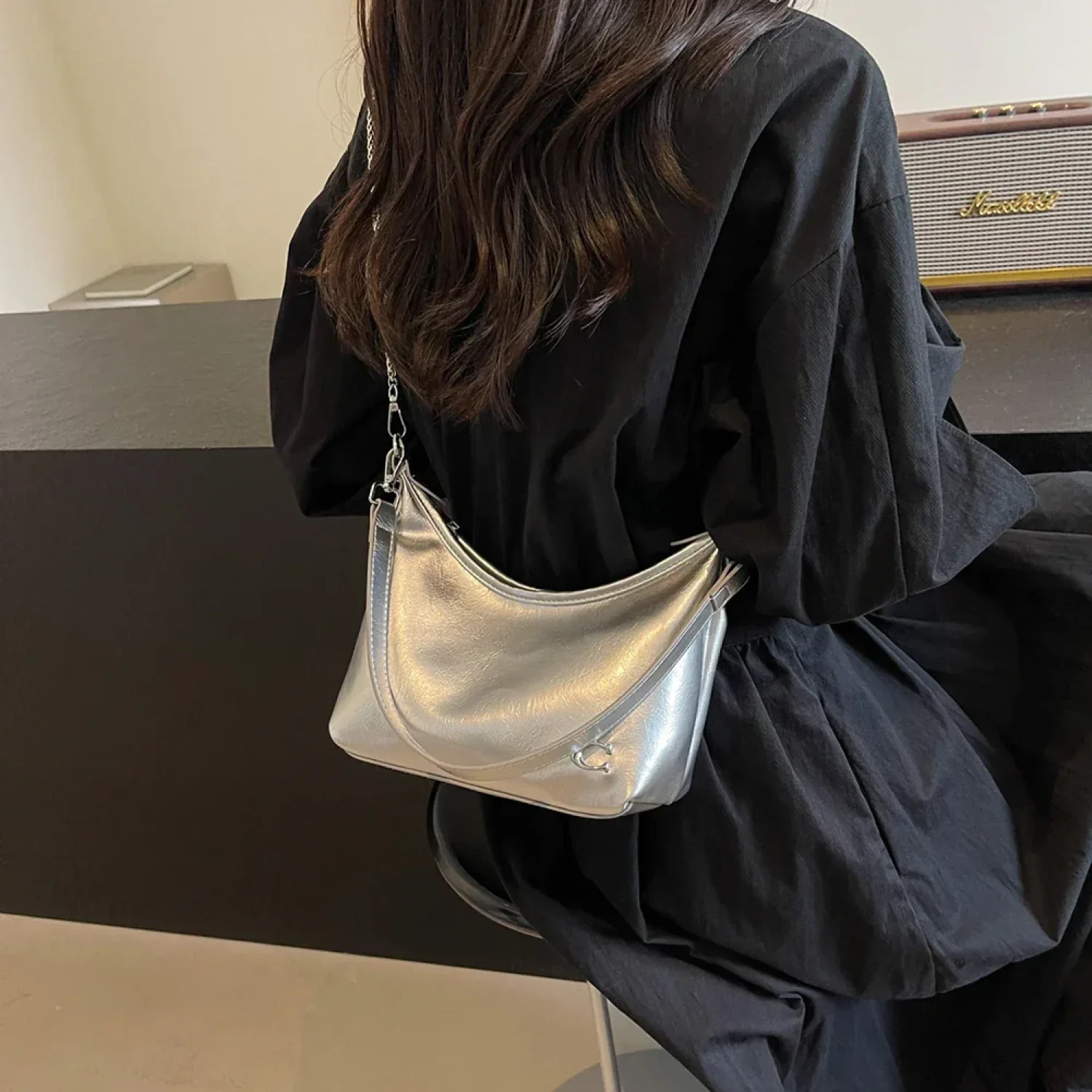 Stylish PU Crossbody Bag with Zipper - Image 4
