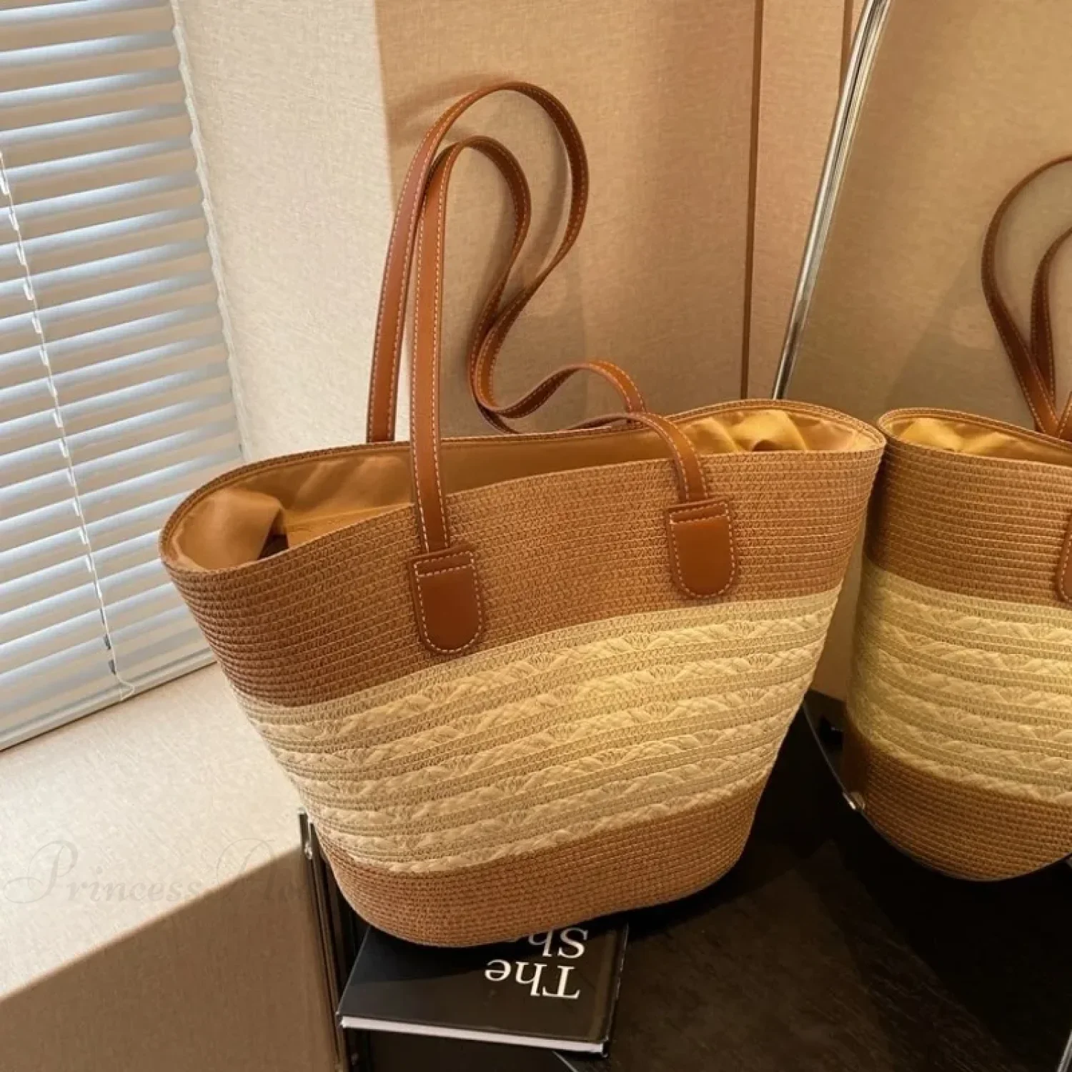 Summer Straw Bag Large Capacity Shoulder Bag - Image 2