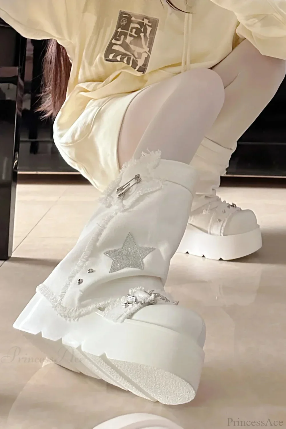 Sweet Lolita Canvas Y2K High-Heeled Gothic Boot
Modified Title: Charming Lolita Fabric 2000s Tall Gothic Boot - Image 5