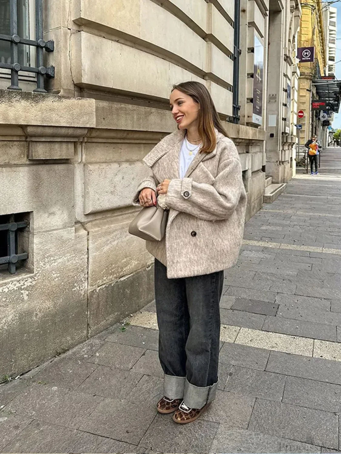 Thick Woolen Cropped Coat - Image 3