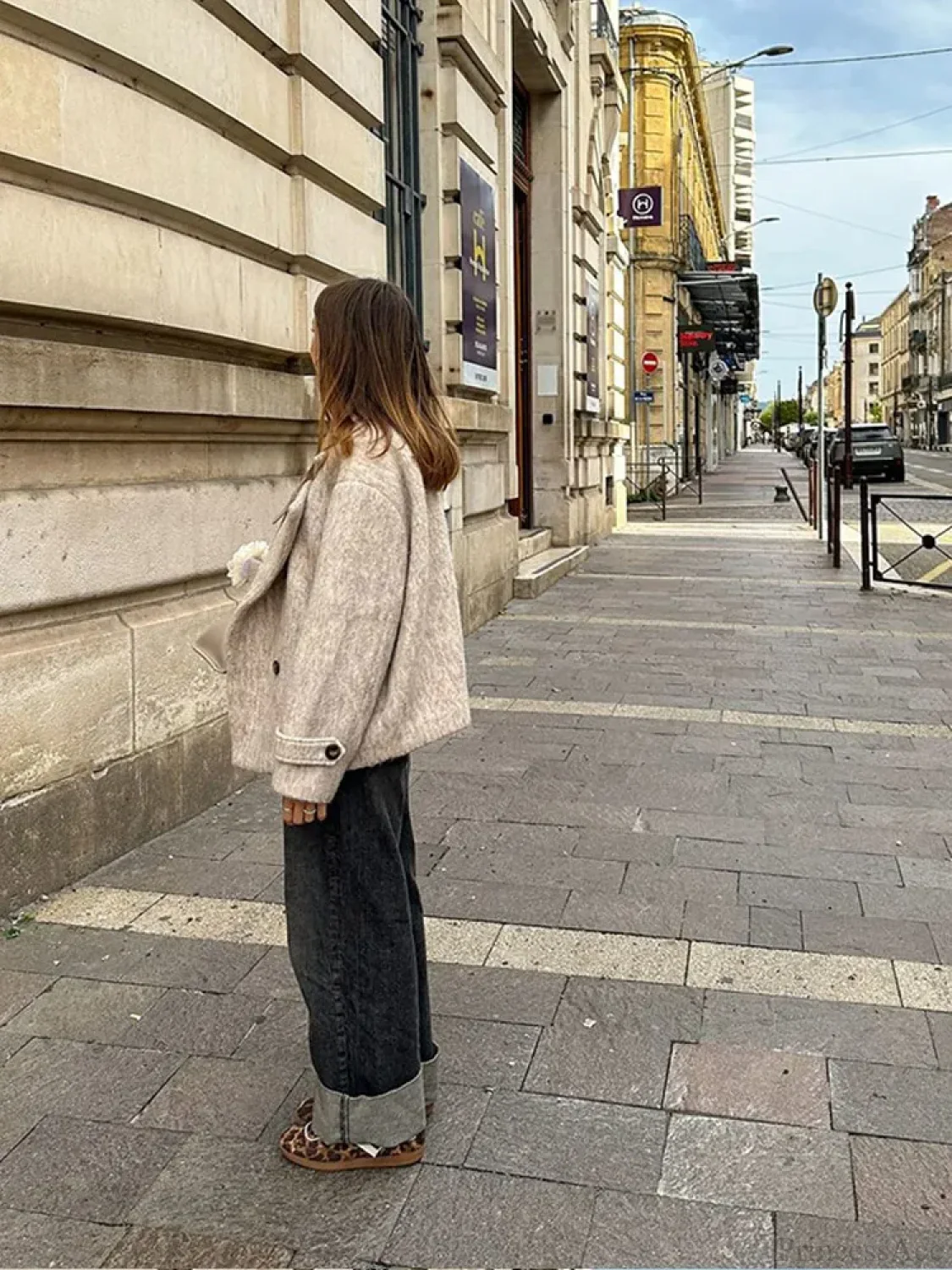 Thick Woolen Cropped Coat - Image 4
