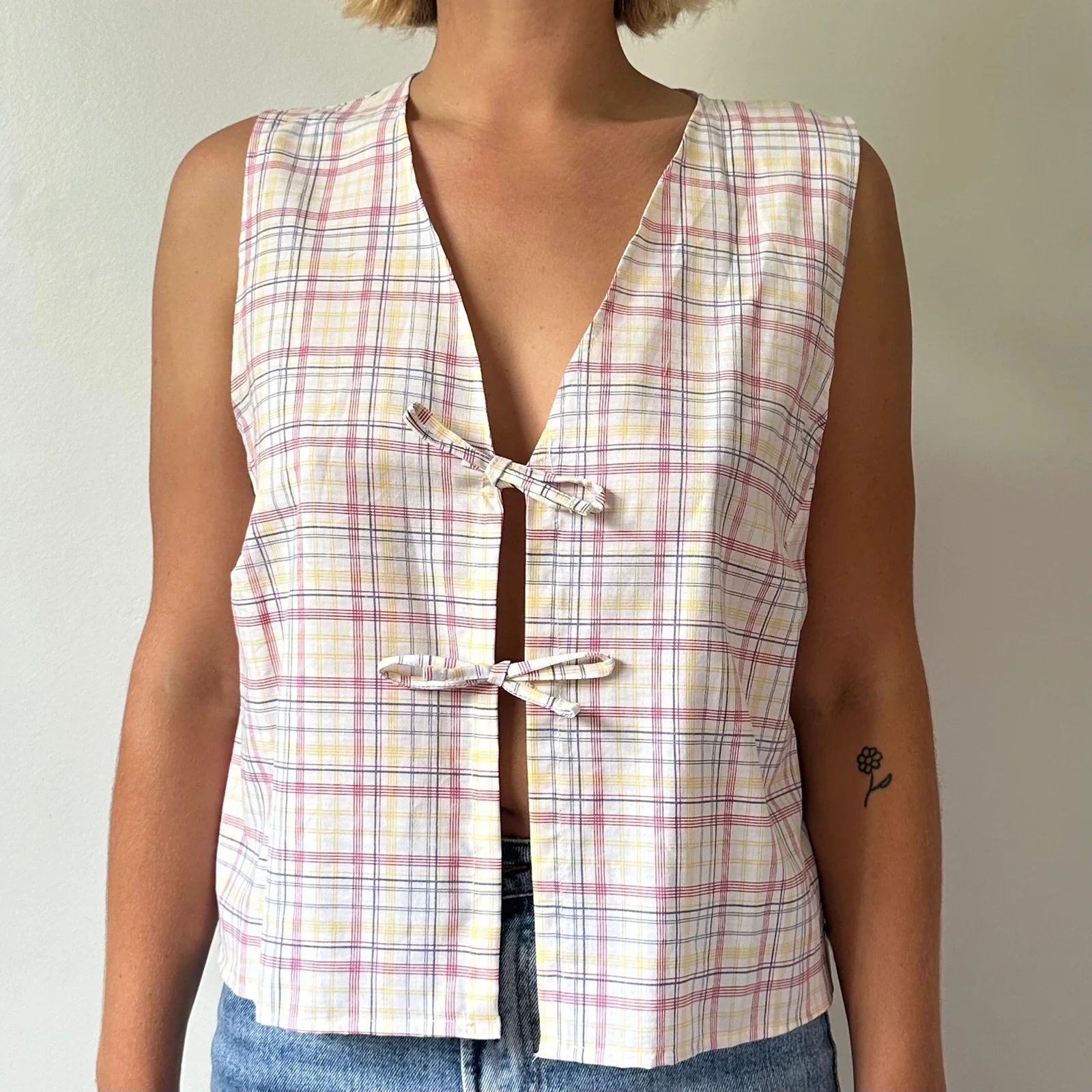 Tie Front V-Neck Crop Top - Image 5