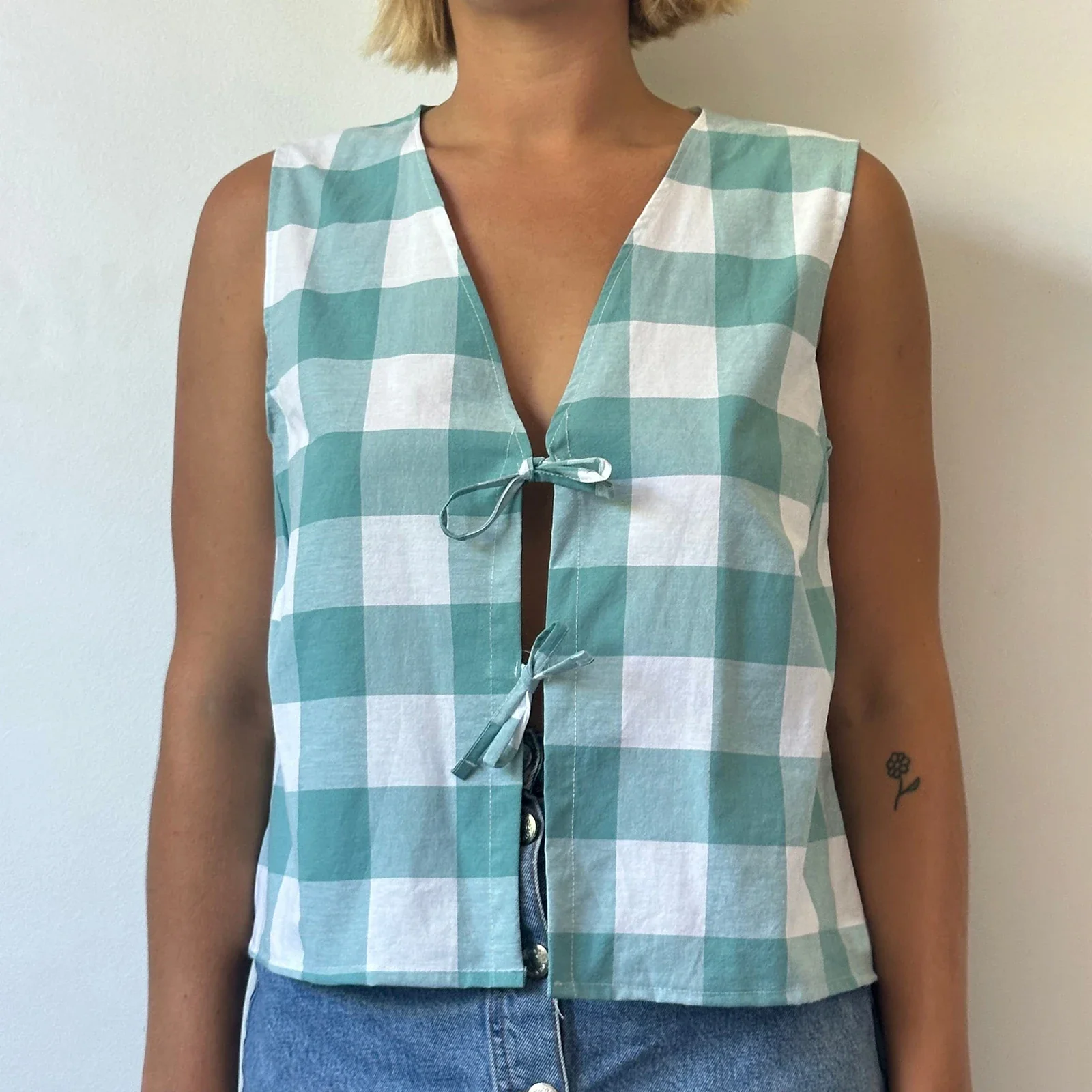 Tie Front V-Neck Crop Top - Image 7