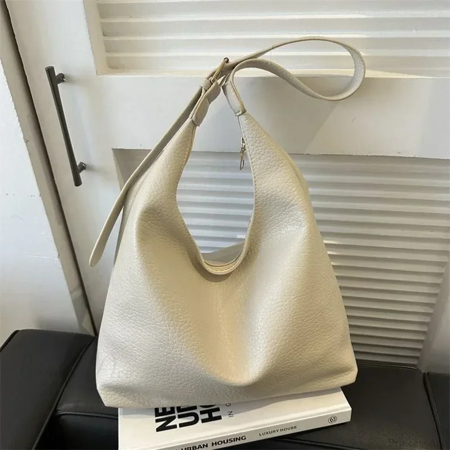 Trendy Leather Tote Shoulder Bag - Image 6