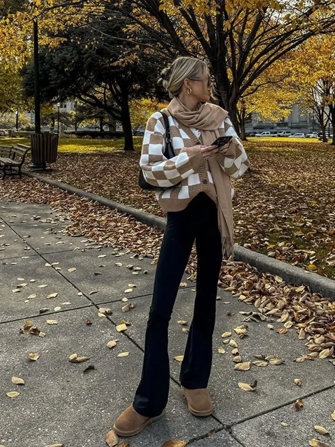 V-neck Square Printed Color Block Cardigan - Image 5
