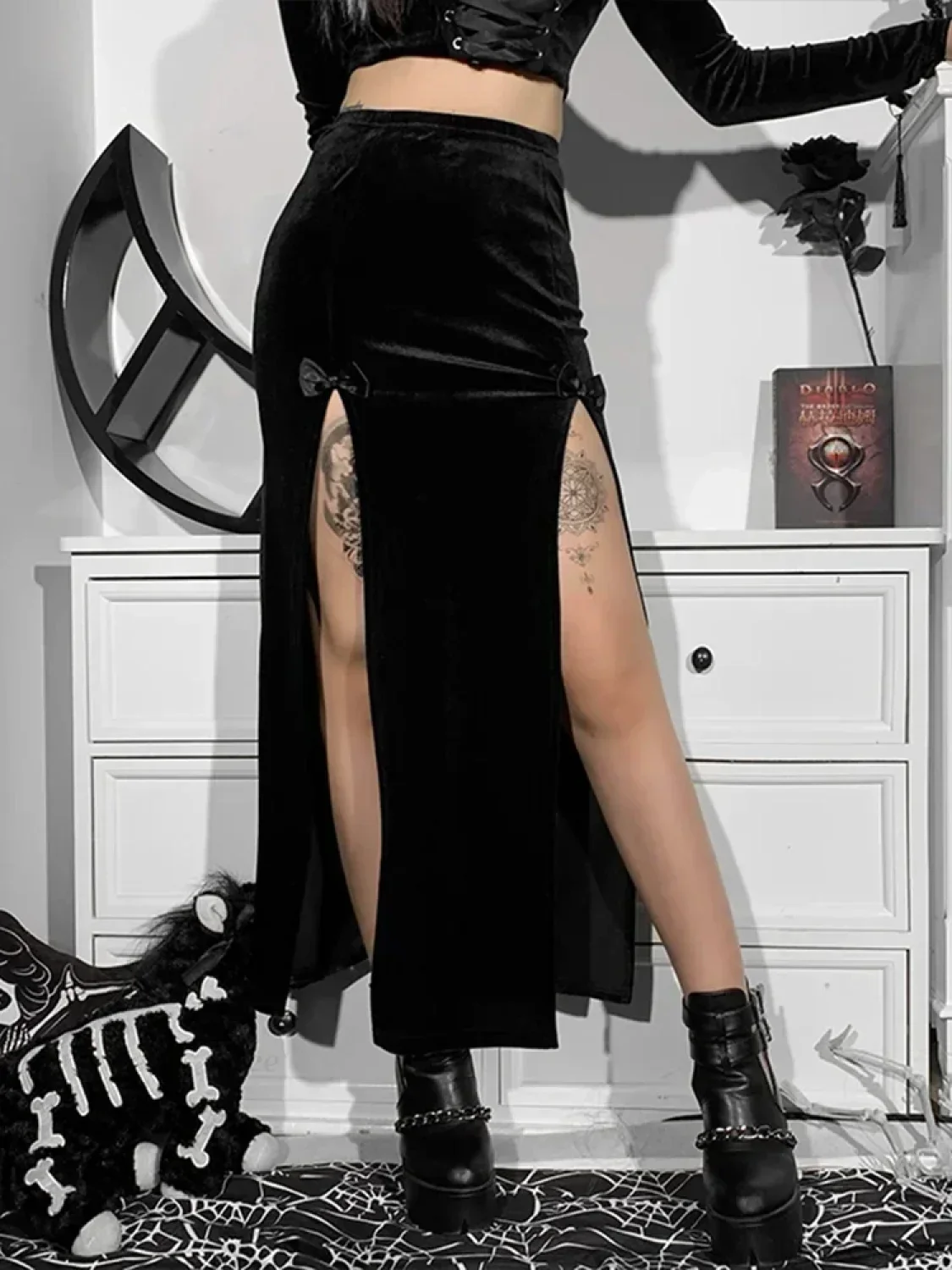 Velvet Split Bow Bodycon Skirt - Image 3