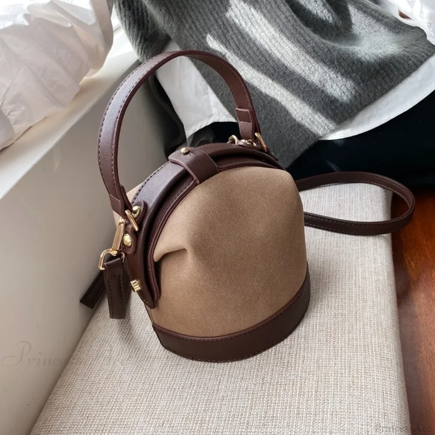 Vintage Fashion Female Bucket Shoulder Handbag - Image 4